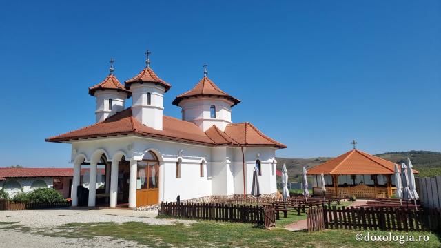 Schitul „Acoperământul Maicii Domnului” Șura Mare