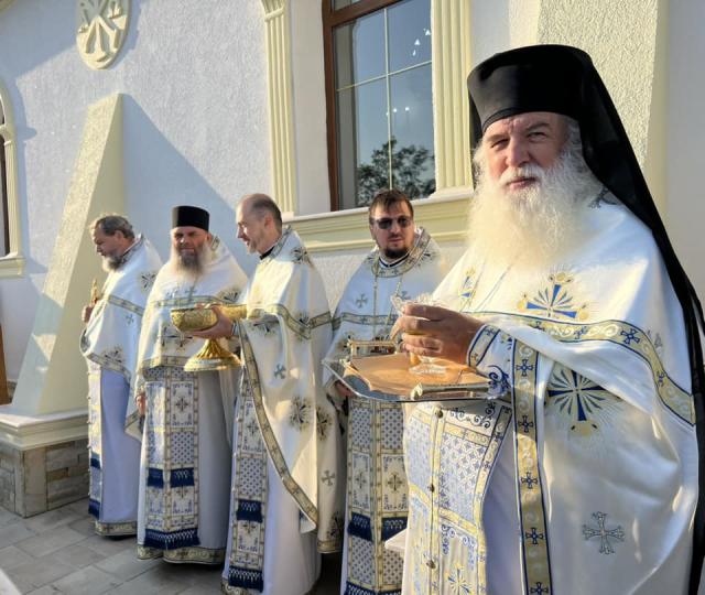Biserica „Izvorul Tămăduirii” din Hlipiceni-Botoșani a primit veșmânt de har. Lăcașul, renovat cu sprijinul arhim. Ciprian Grădinaru
