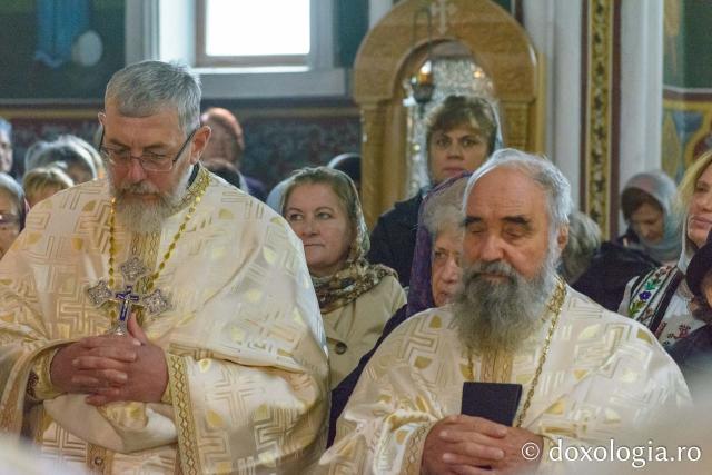 Slujire arhierească la Biserica „Sfântul Spiridon” din Târgu Neamț