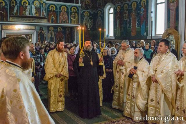 Slujire arhierească la Biserica „Sfântul Spiridon” din Târgu Neamț