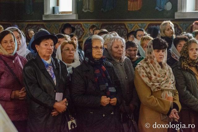 Slujire arhierească la Biserica „Sfântul Spiridon” din Târgu Neamț