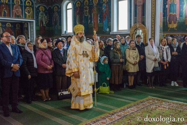 Slujire arhierească la Biserica „Sfântul Spiridon” din Târgu Neamț