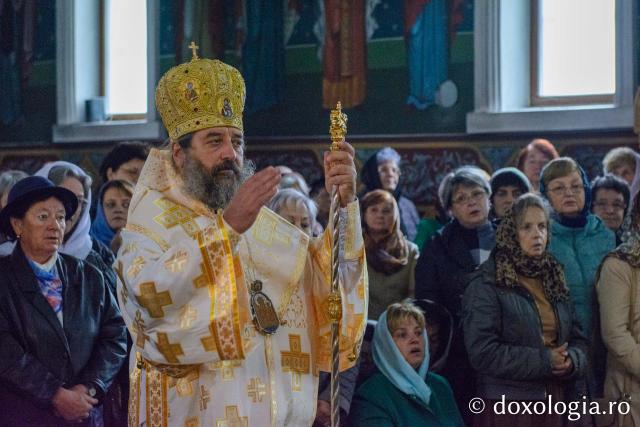 Slujire arhierească la Biserica „Sfântul Spiridon” din Târgu Neamț