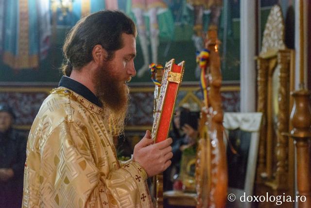 Slujire arhierească la Biserica „Sfântul Spiridon” din Târgu Neamț