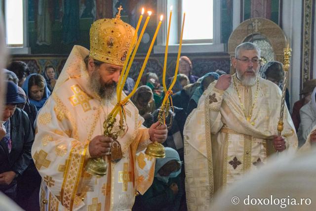 Slujire arhierească la Biserica „Sfântul Spiridon” din Târgu Neamț