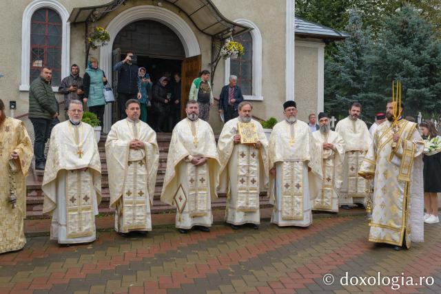 Slujire arhierească la Biserica „Sfântul Spiridon” din Târgu Neamț