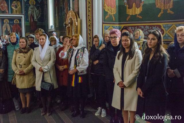 Slujire arhierească la Biserica „Sfântul Spiridon” din Târgu Neamț