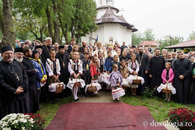 Doi ierarhi au sfințit biserica Parohiei „Sfântul Ierarh Nicolae” din Ciulinești - Probota