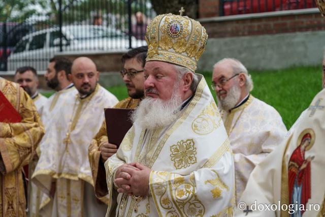 Doi ierarhi au sfințit biserica Parohiei „Sfântul Ierarh Nicolae” din Ciulinești - Probota