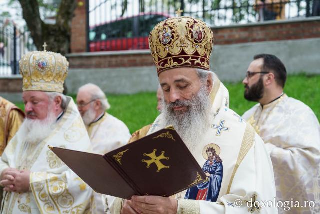 Doi ierarhi au sfințit biserica Parohiei „Sfântul Ierarh Nicolae” din Ciulinești - Probota