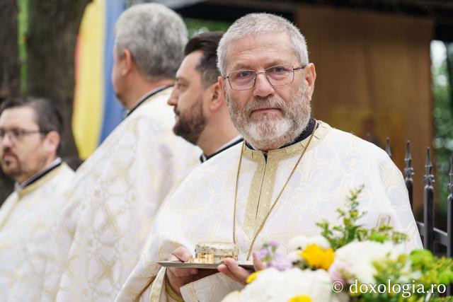 Doi ierarhi au sfințit biserica Parohiei „Sfântul Ierarh Nicolae” din Ciulinești - Probota