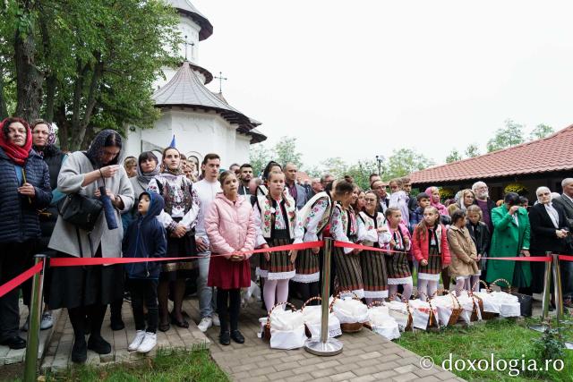 Doi ierarhi au sfințit biserica Parohiei „Sfântul Ierarh Nicolae” din Ciulinești - Probota