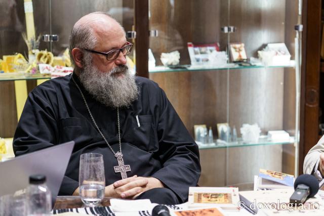 Prezentare de carte dedicată venirii moaștelor Sfântului Pantelimon în Iași, la Librăria Doxologia