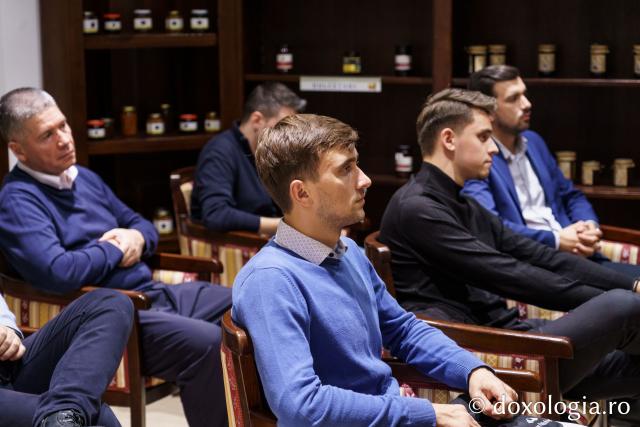 Prezentare de carte dedicată venirii moaștelor Sfântului Pantelimon în Iași, la Librăria Doxologia
