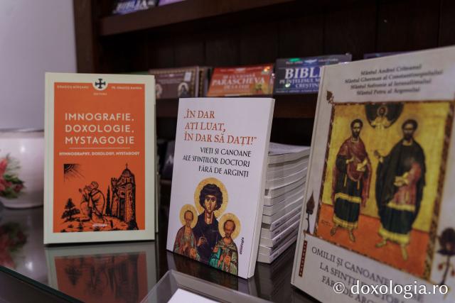 Prezentare de carte dedicată venirii moaștelor Sfântului Pantelimon în Iași, la Librăria Doxologia