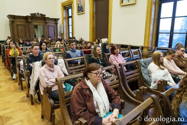 Cartea „Întoarcerea în adâncuri după aproape un secol” a fost lansată la Iași