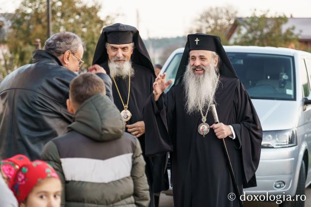 Biserica Parohiei Mărgineni II din județul Neamț, sfințită de doi ierarhi
