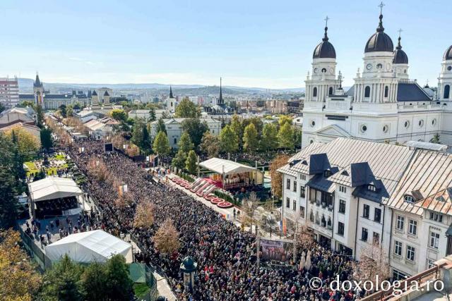 #Hram2024: Sfânta Cuvioasă Parascheva, cinstită în rugăciune de mii de suflete în capitala Ortodoxiei românești