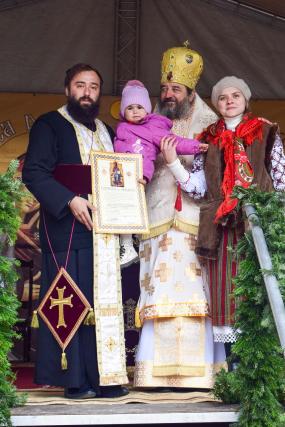 Liturghie arhierească și sfințire de casă socială în Parohia Oroftiana de Sus