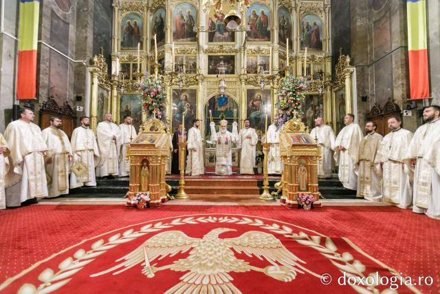 IPS Ioachim al Romanului și Bacăului a slujit Sfânta Liturghie în a doua zi a Hramului Sfintei Parascheva