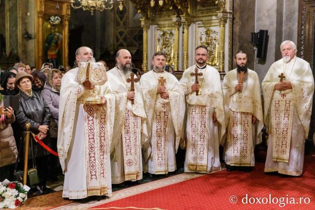 Slujbă arhierească după hramul Sfintei Parascheva. PS Nichifor, despre viața și lucrarea Cuvioasei: „Este folositoare lumii întregi”