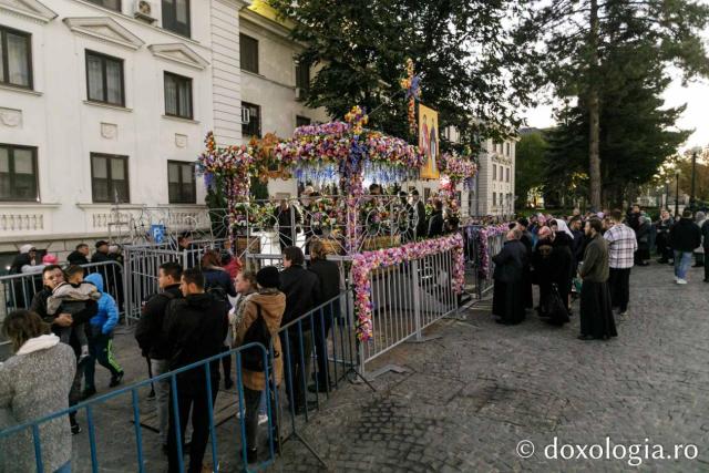 Hram 2024: A început sărbătoarea Mitropoliei Moldovei și Bucovinei. Sfânta Parascheva își așteaptă pelerinii afară