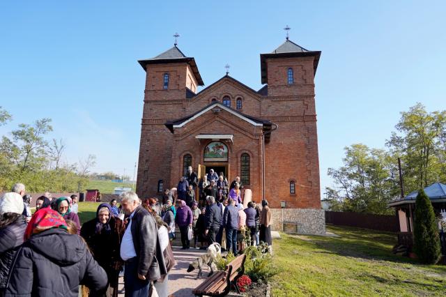 PS Nichifor Botoșăneanul a slujit la Parohia Românești, cu prilejul aniversării a 100 de ani de la sfințirea bisericii