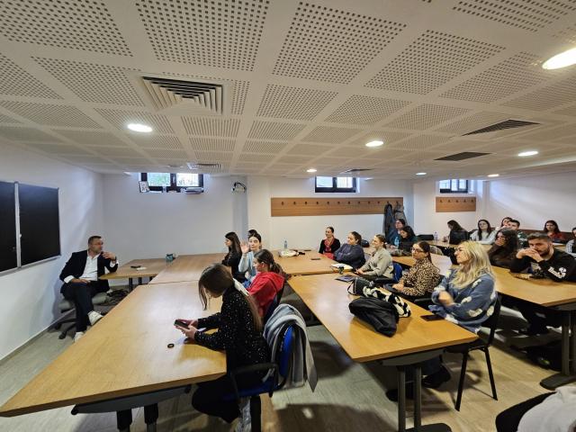 Atelierul „Viața dincolo de adicție”, prilej de reflecție și învățare pentru studenții de la Facultatea de Teologie Ortodoxă, specializarea Asistență Socială