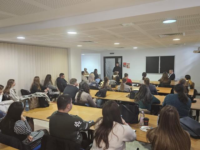 Atelierul „Viața dincolo de adicție”, prilej de reflecție și învățare pentru studenții de la Facultatea de Teologie Ortodoxă, specializarea Asistență Socială