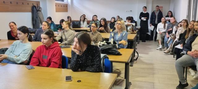 Atelierul „Viața dincolo de adicție”, prilej de reflecție și învățare pentru studenții de la Facultatea de Teologie Ortodoxă, specializarea Asistență Socială
