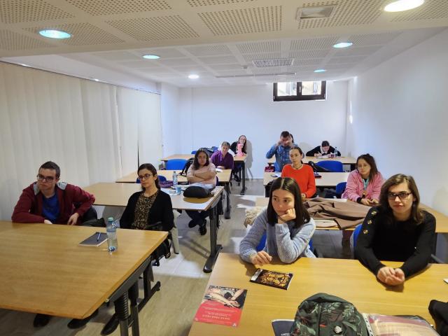 Studenții teologi de la Asistență Socială dezbat problema violenței domestice
