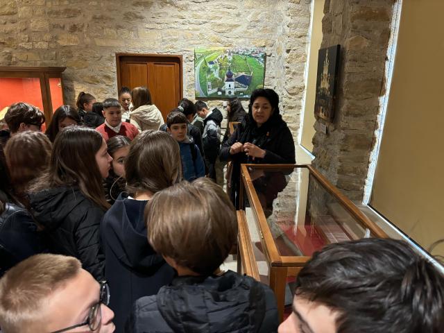 Elevii de la Școala „Dimitrie A. Sturdza” din Iași, în vizită educativă la Mănăstirea Frumoasa