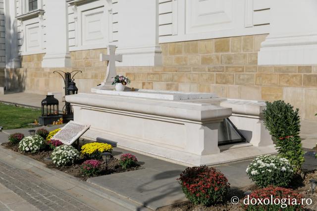 Mormântul Mitropolitului Iosif Naniescu - Sfântul Iosif cel Milostiv
