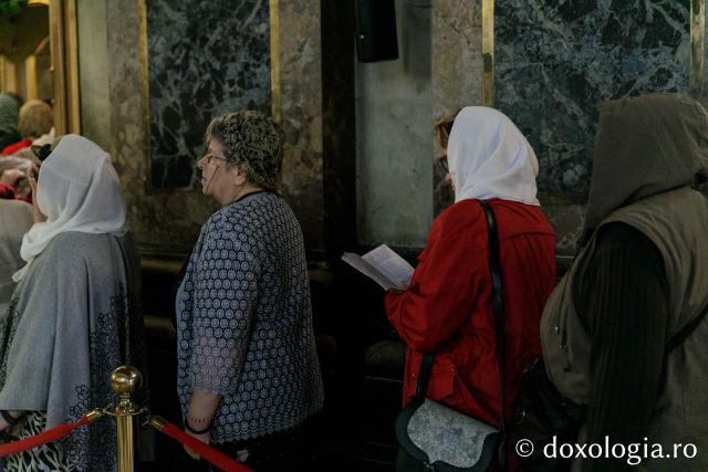 Închinare la Sfânta Parascheva