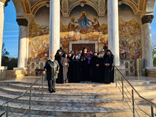 Jandarmii arădeni, binecuvântați și sărbătoriți la Mănăstirea Gai de ziua Ocrotitorilor Jandarmeriei Române