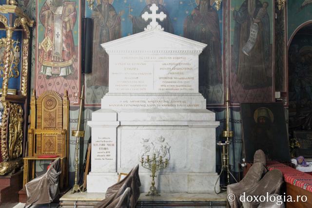 mormant la Biserica Bărboi