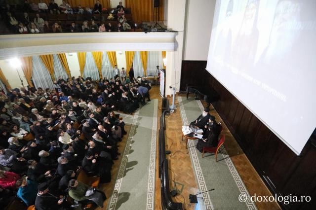 Părintele Efrem Vatopedinul a conferențiat la Iași, în cadrul Festivalului „Quo Vadis”