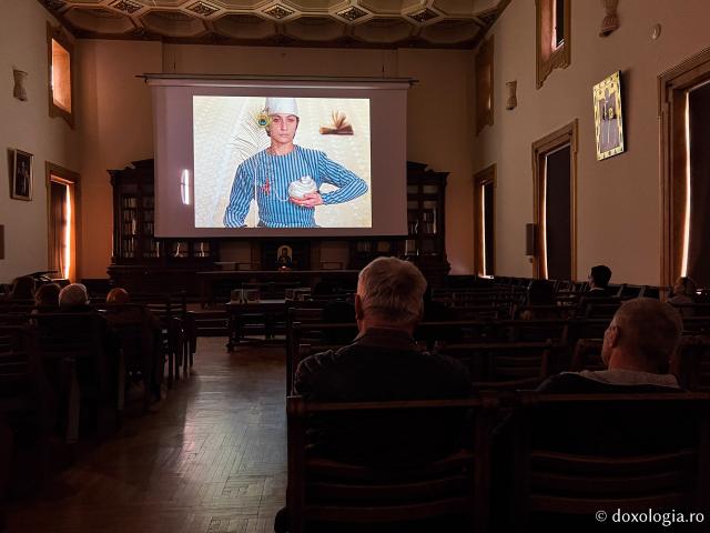 Proiecția filmului artistic Culoarea rodiei