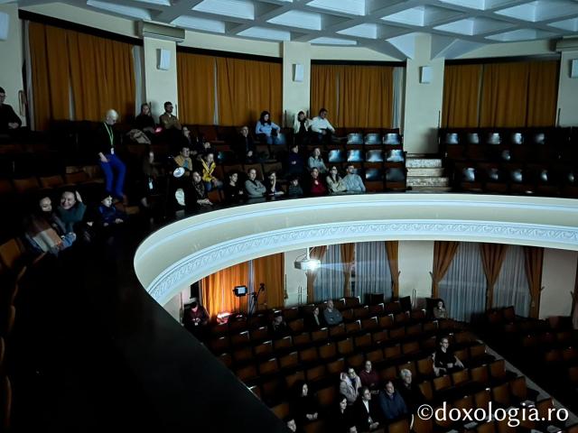 Proiecția filmului docudramă Sfântul Iosif Isihastul (Grecia, regizori Alexandros Foteinos and Yiannis Traganidas), Sala Aula Magna Mihai Eminescu