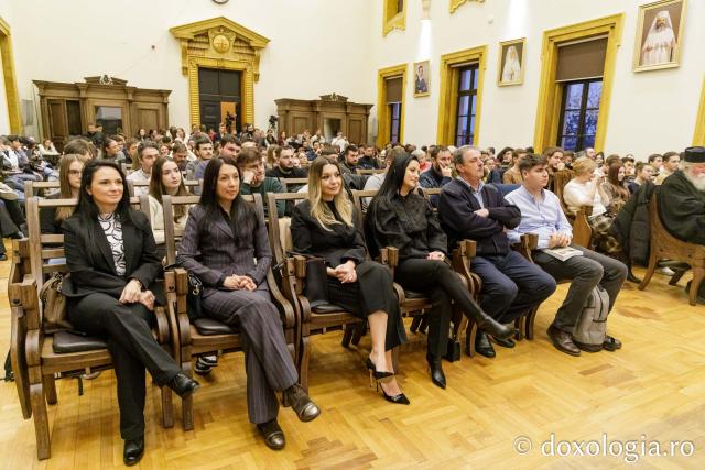 Două volume, semnate de părintele Nicolae Dura, au fost prezentate la Iași