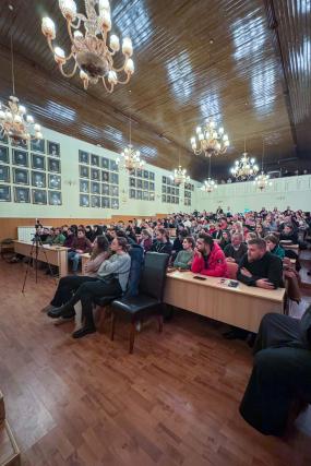 Părintele Octavian Blaga a vorbit la Sibiu despre iubire ca țintă a tuturor căutărilor: „Îndrăzniți să-L iubiți pe Dumnezeu!”