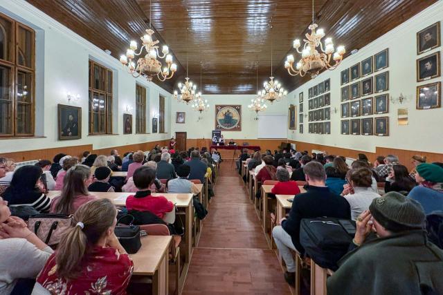 Părintele Octavian Blaga a vorbit la Sibiu despre iubire ca țintă a tuturor căutărilor: „Îndrăzniți să-L iubiți pe Dumnezeu!”