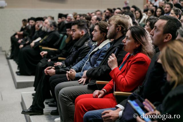 Părintele Efrem Vatopedinul a vorbit despre suflet și terapie la Iași, în cadrul Festivalului „Quo Vadis”