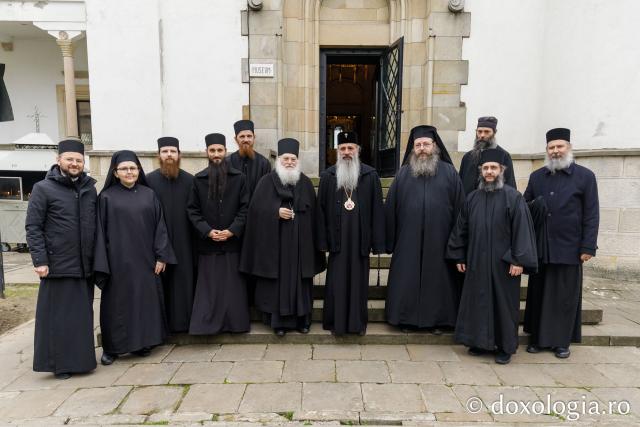 Vizita părintelui Efrem Vatopedinul la Muzeul Mitropolitan și la Mănăstirile Sfinții Trei Ierarhi și Bărboi din Iași