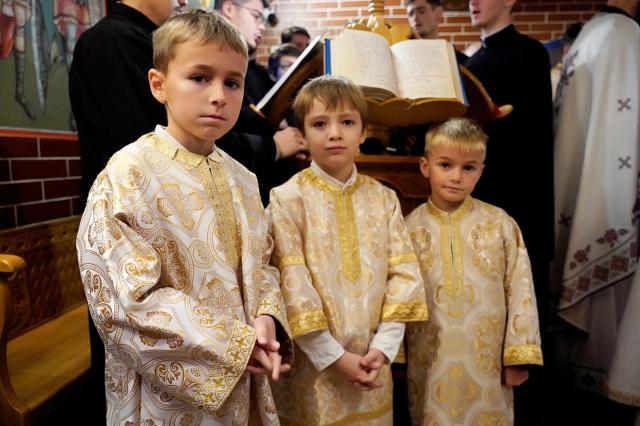 Slujbă arhierească la Paraclisul Spitalului „Parhon”: părintele Daniel Duca, numit paroh pentru o nouă comunitate din cartierul Copou