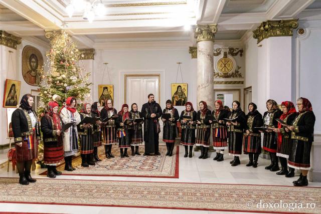 (Foto) Grupul vocal „Sfântul Mina” Focuri – Colindători la Reședința Mitropolitană 2024