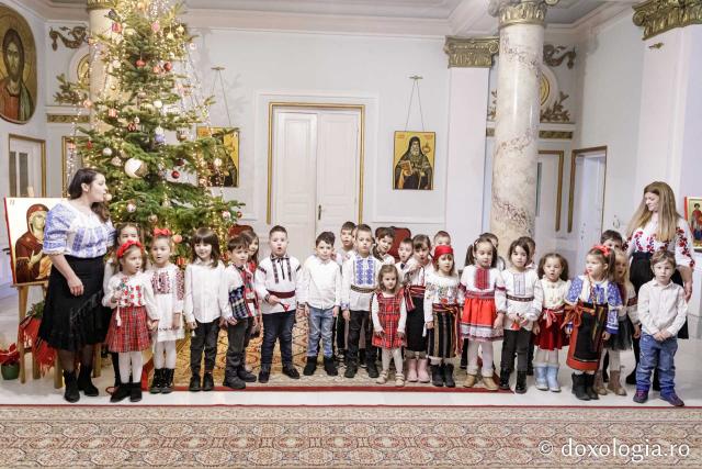 (Foto) Grădinița 26 din Iași, grupa mare – Colindători la Reședința Mitropolitană 2024