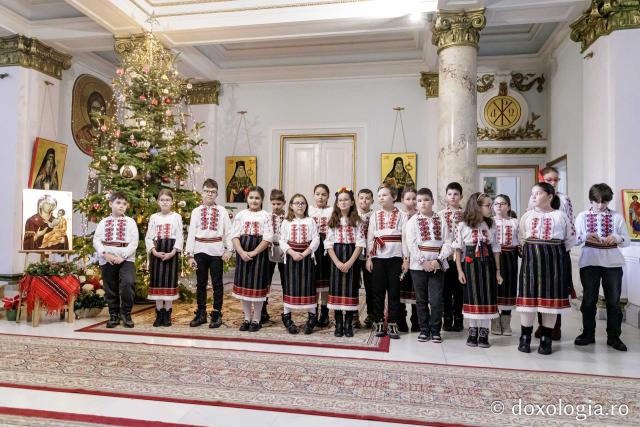 (Foto) Școala Gimnazială ,,Titu Maiorescu” din Iași, Clasa a III-a D – Colindători la Reședința Mitropolitană 2024