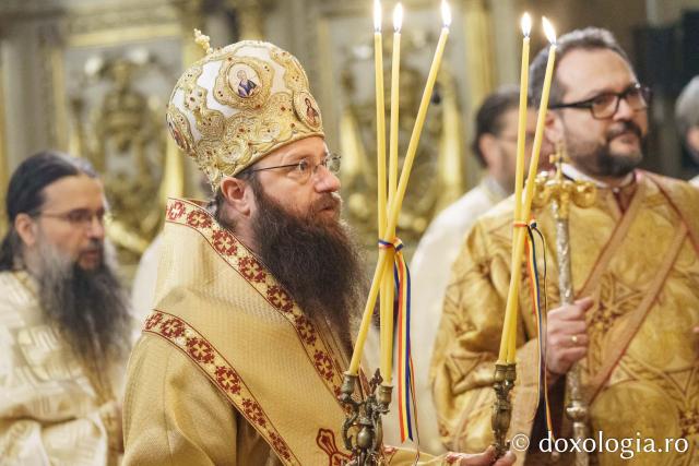 Preasfințitul Părinte Nectarie a slujit la Catedrala Mitropolitană din Iași