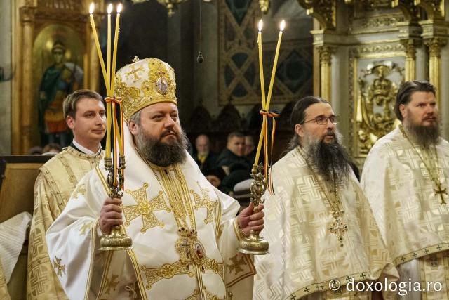 Preasfințitul Părinte Paisie Sinaitul a slujit la Catedrala Mitropolitană din Iași